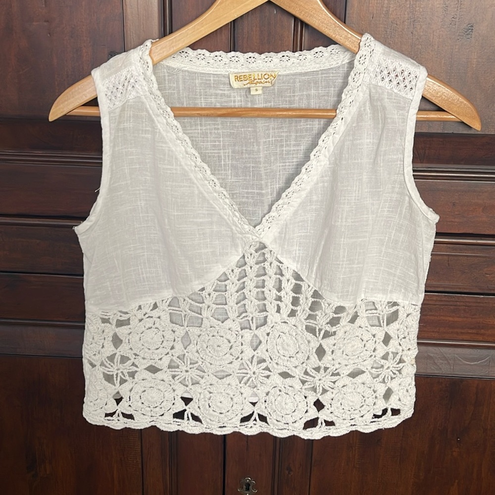 Gorgeous lace crop top 🌸